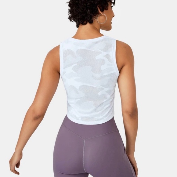 Halara Loose Camo Cropped Tank Top Medium - Picture 2 of 6